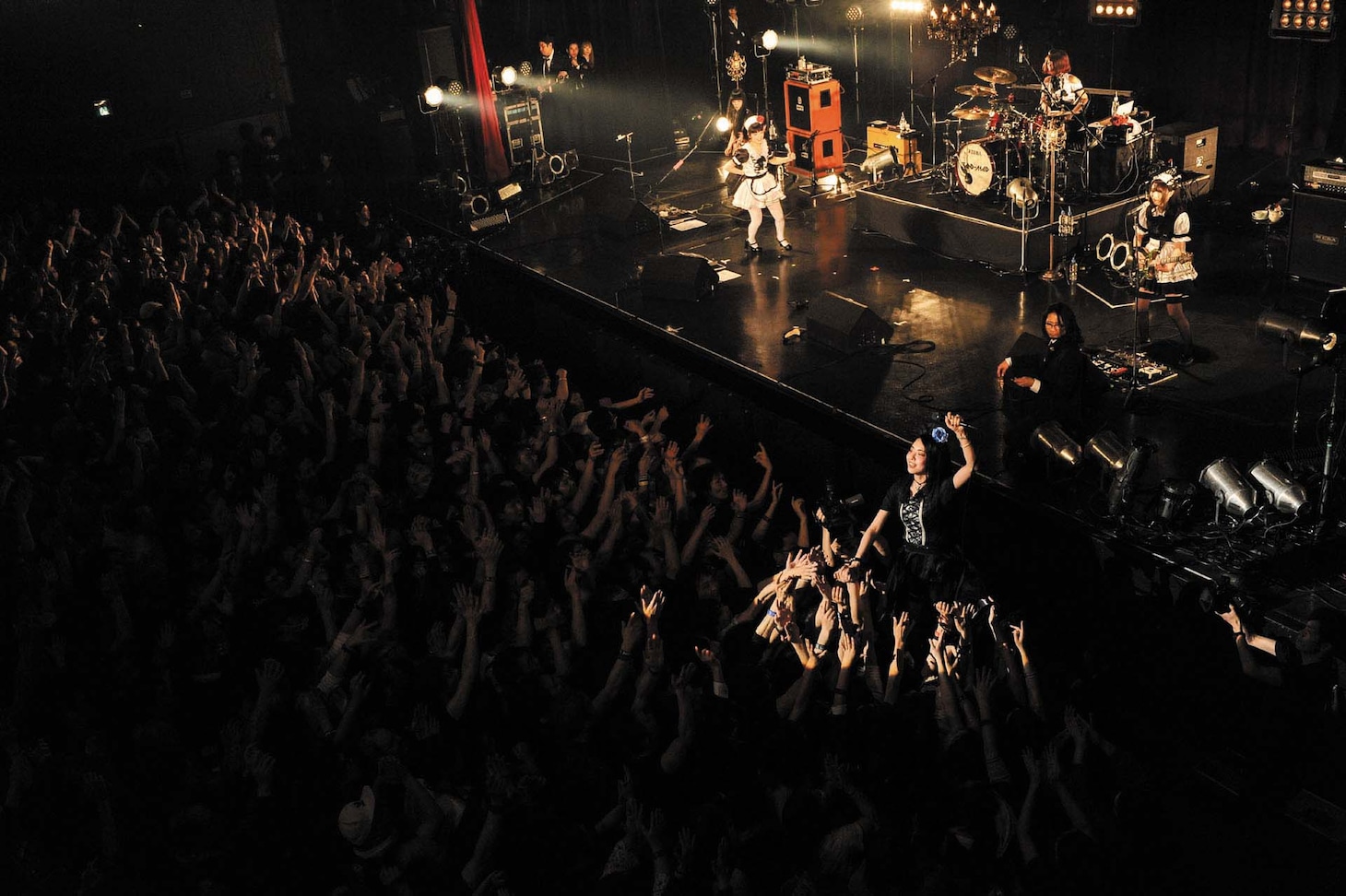 「BAND-MAID WORLD DOMINATION TOUR 2018【宣告】」 Zepp Tokyo公演の様子。（Photo by MASANORI FUJIKAWA）
