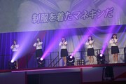 乃木坂46「制服のマネキン」を披露する佐藤杏樹、日下部愛菜、高倉萌香、清司麗菜、角ゆりあ。