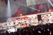 「チームNGT推し」を披露するNGT48。