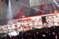 「チームNGT推し」を披露するNGT48。