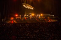 4月13日にフェスティバルホールで行われた「HALL LOTTA LOVE ～ホールに溢れる愛を～」大阪公演の様子。（撮影：仁礼博）