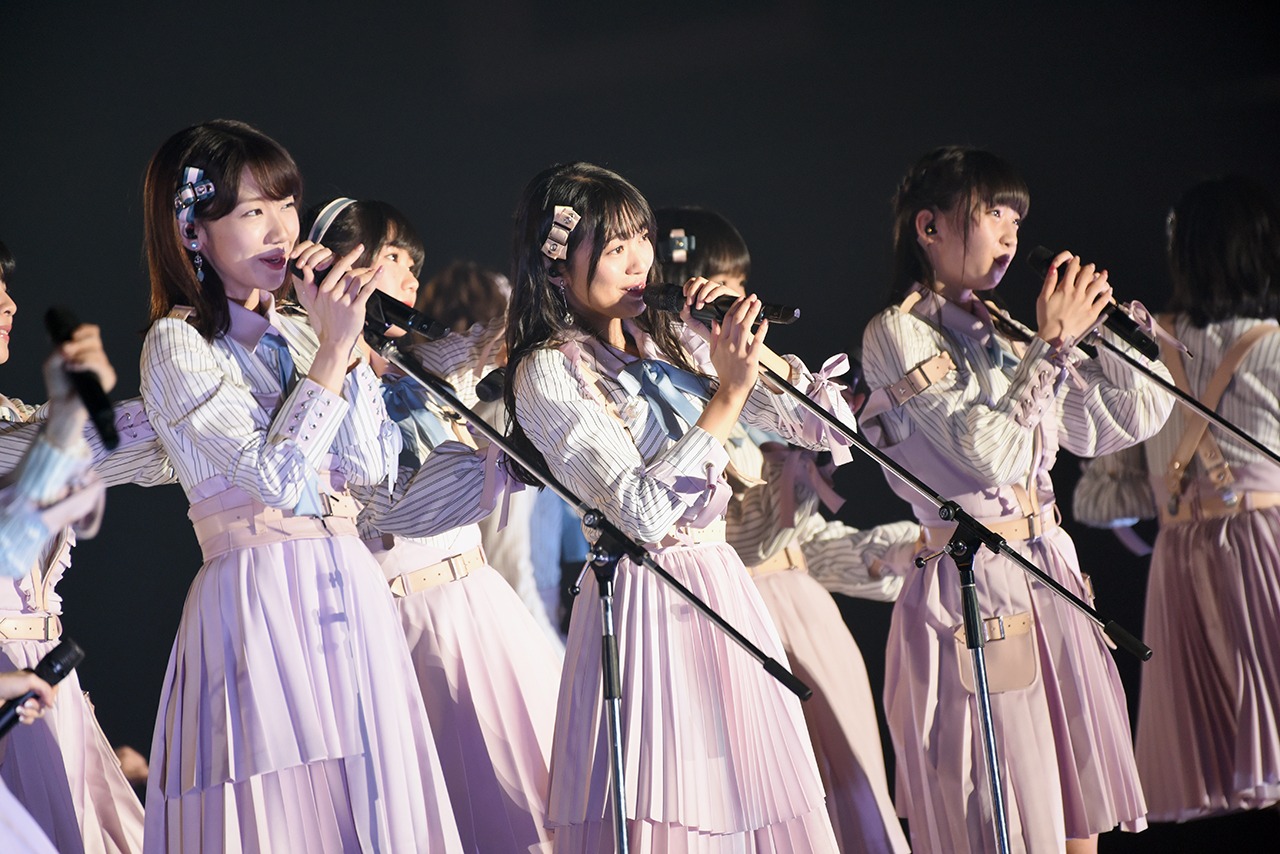 左から柏木由紀、北原里英、荻野由佳。