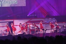 「愛のストリッパー」を披露するNGT48メンバー。