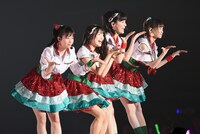 Not yet「西瓜BABY」を披露する山田野絵、北原里英、村雲颯香、太野彩香。