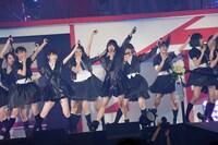 「RESET」を披露するNGT48メンバー。