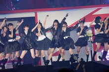「RESET」を披露するNGT48メンバー。