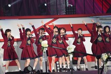 「春はどこから来るのか？」を披露するNGT48。