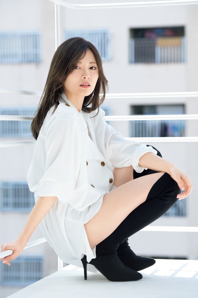 白石麻衣「週刊ビッグコミックスピリッツ」20号グラビアより