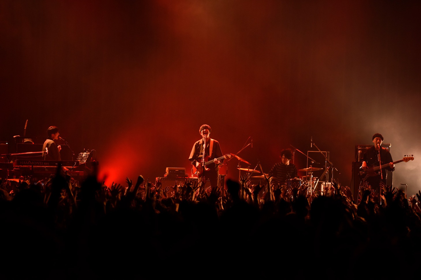 「フジファブリック LIVE TOUR 2018 "帰ってきた!!三日月ADVENTURE"」東京・Zepp DiverCity TOKYO公演の様子。（撮影：河本悠貴）