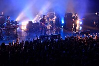 「フジファブリック LIVE TOUR 2018 "帰ってきた!!三日月ADVENTURE"」東京・Zepp DiverCity TOKYO公演の様子。（撮影：河本悠貴）