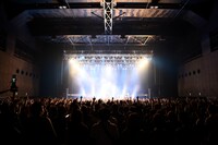 「フジファブリック LIVE TOUR 2018 "帰ってきた!!三日月ADVENTURE"」東京・Zepp DiverCity TOKYO公演の様子。（撮影：河本悠貴）
