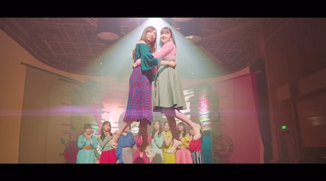 乃木坂46「スカウトマン」ミュージックビデオのワンシーン。