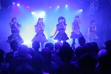 Devil ANTHEM.「春の東名阪ONE MAN TOUR『桜前線ツアーだったら花吹雪』」東京・SOUND MUSEUM VISION 公演の様子。（写真提供：エイジアプロモーション）