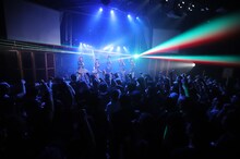 Devil ANTHEM.「春の東名阪ONE MAN TOUR『桜前線ツアーだったら花吹雪』」東京・SOUND MUSEUM VISION 公演の様子。（写真提供：エイジアプロモーション）