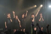 Devil ANTHEM.「春の東名阪ONE MAN TOUR『桜前線ツアーだったら花吹雪』」東京・SOUND MUSEUM VISION 公演の様子。（写真提供：エイジアプロモーション）