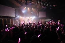 Devil ANTHEM.「春の東名阪ONE MAN TOUR『桜前線ツアーだったら花吹雪』」東京・SOUND MUSEUM VISION 公演の様子。（写真提供：エイジアプロモーション）