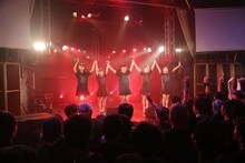 Devil ANTHEM.「春の東名阪ONE MAN TOUR『桜前線ツアーだったら花吹雪』」東京・SOUND MUSEUM VISION 公演の様子。（写真提供：エイジアプロモーション）