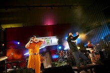 左からひろせひろせ（Vo, Key）、R-指定（Creepy Nuts）、三浦太郎（G）。