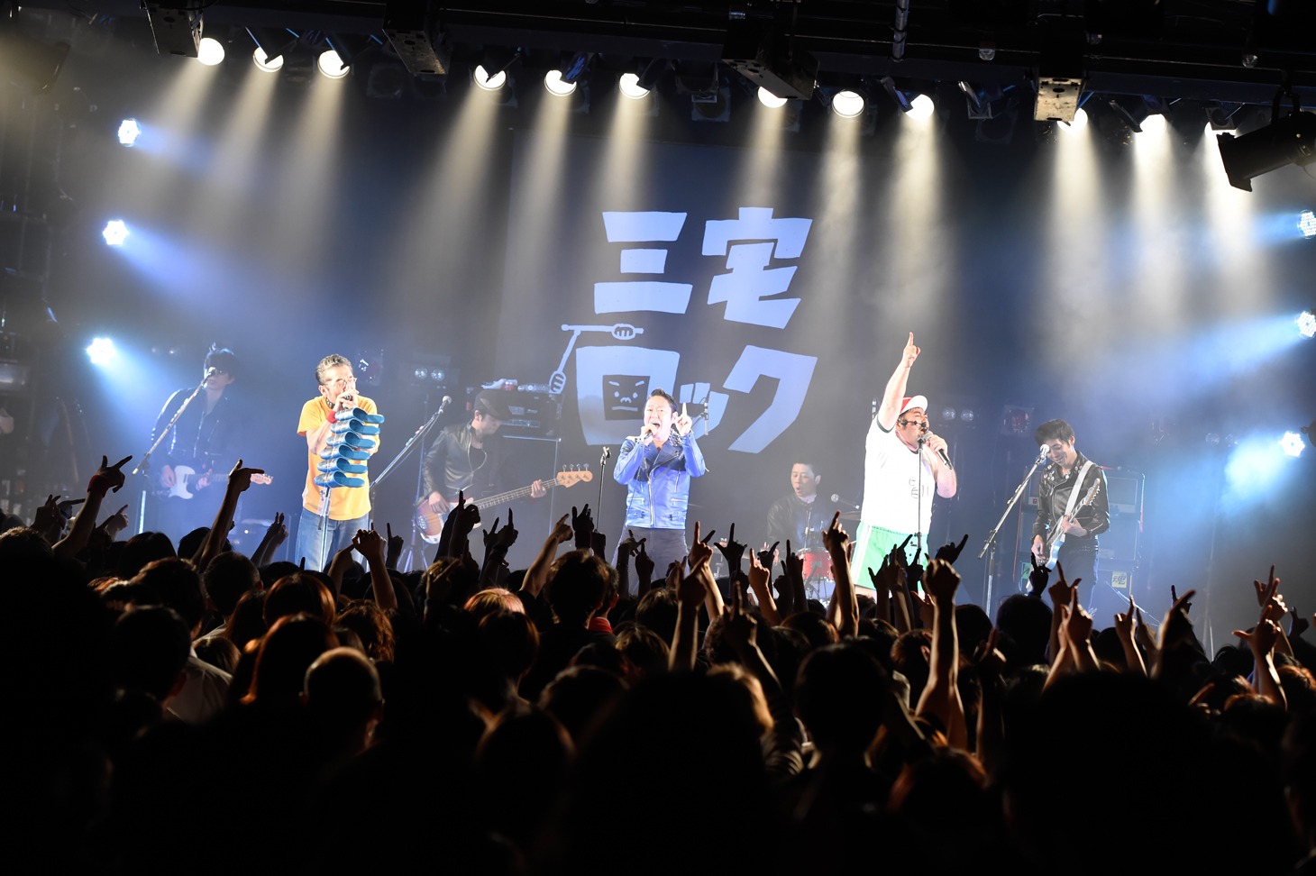 グループ魂のライブの様子。（撮影：緒車寿一）