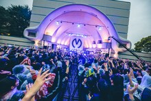 Mrs. GREEN APPLE「アルバム『ENSEMBLE』リリース記念 野外フリーライブ」の様子。（photo by umihayato）