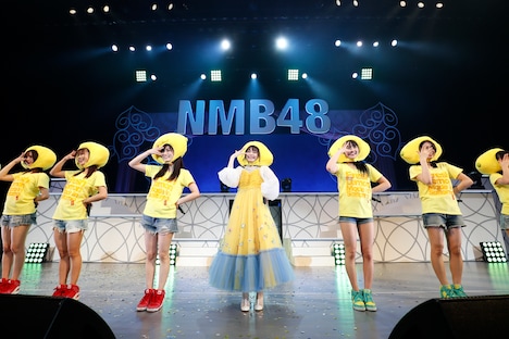 「永遠より続くように」を披露するチームN。