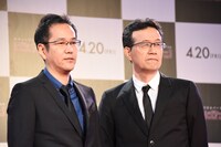 レッドカーペットイベントに登場した神山健治監督と荒牧伸志監督。
