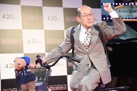 レッドカーペットイベントに登場した桐谷広人さん。