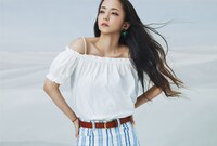 人気画像3位は「安室奈美恵×H&M、フィルム撮影の新ポートレートを公開」より、「Namie Amuro × H&M」キャンペーンビジュアル。