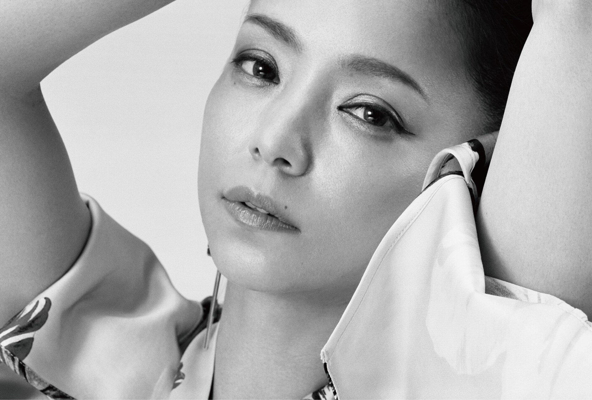 安室奈美恵　邦楽 CD モノクロポートレート Namie Amuro × H&M」オリジナルポートレート [画像ギャラリー 3/19
