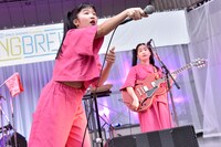 マナとカナ（CHAI）（Photo by 古渓一道）。