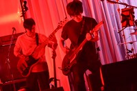 岸田繁と佐藤征史（くるり）（Photo by 古渓一道）。