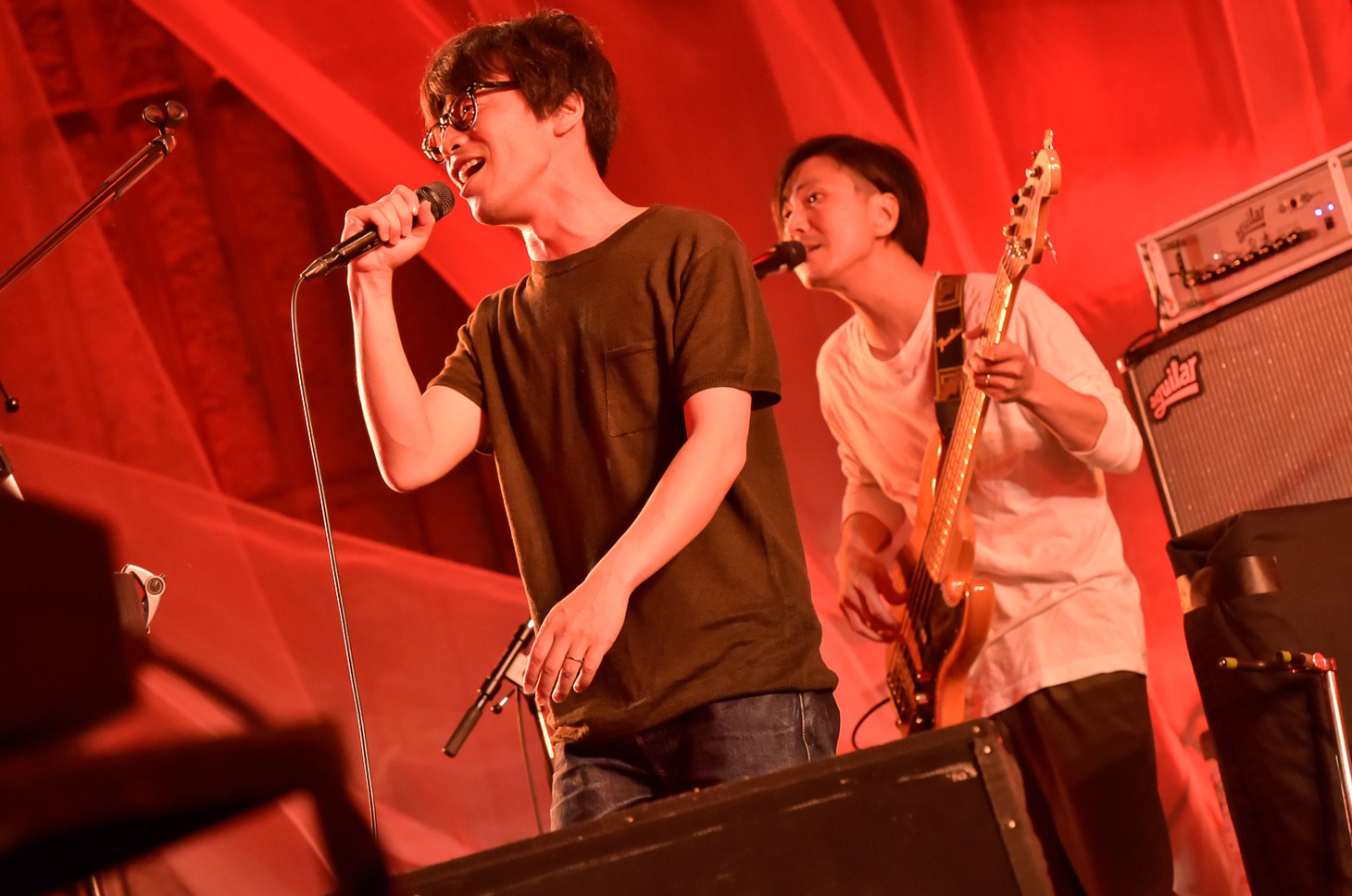 岸田繁と佐藤征史（くるり）（Photo by 古渓一道）。