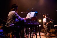 4月14日に東京・日本橋三井ホールで実施された高田漣「ナイトライダーズ・ワルツ」の様子。