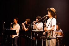 4月14日に東京・日本橋三井ホールで実施された高田漣「ナイトライダーズ・ワルツ」の様子。