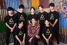 森崎ウィン（PrizmaX）とBATTLE BOYS。