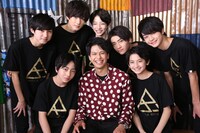 森崎ウィン（PrizmaX）とBATTLE BOYS。