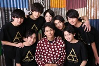 森崎ウィン（PrizmaX）とBATTLE BOYS。