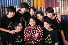 森崎ウィン（PrizmaX）とBATTLE BOYS。