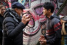 スティーヴン・スピルバーグ監督と森崎ウィン。(c)2018WARNER BROS. ENTERTAINMENT INC. ALL RIGHTS RESERVED