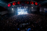 「TRIPLE AXE TOUR'18」東京・新木場STUDIO COAST公演でのHEY-SMITHの様子。（Photo by HayachiN）