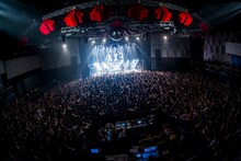 「TRIPLE AXE TOUR'18」東京・新木場STUDIO COAST公演でのHEY-SMITHの様子。（Photo by HayachiN）