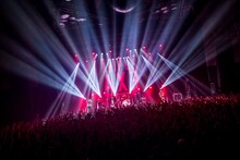 「TRIPLE AXE TOUR'18」東京・新木場STUDIO COAST公演でのHEY-SMITHの様子。（Photo by HayachiN）