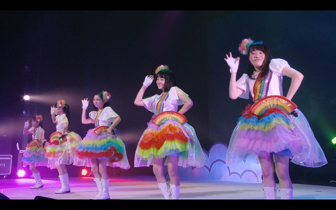 ロッカジャポニカ「神様になれるプログラム」ライブ映像のワンシーン。