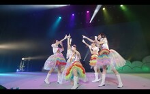 ロッカジャポニカ「神様になれるプログラム」ライブ映像のワンシーン。