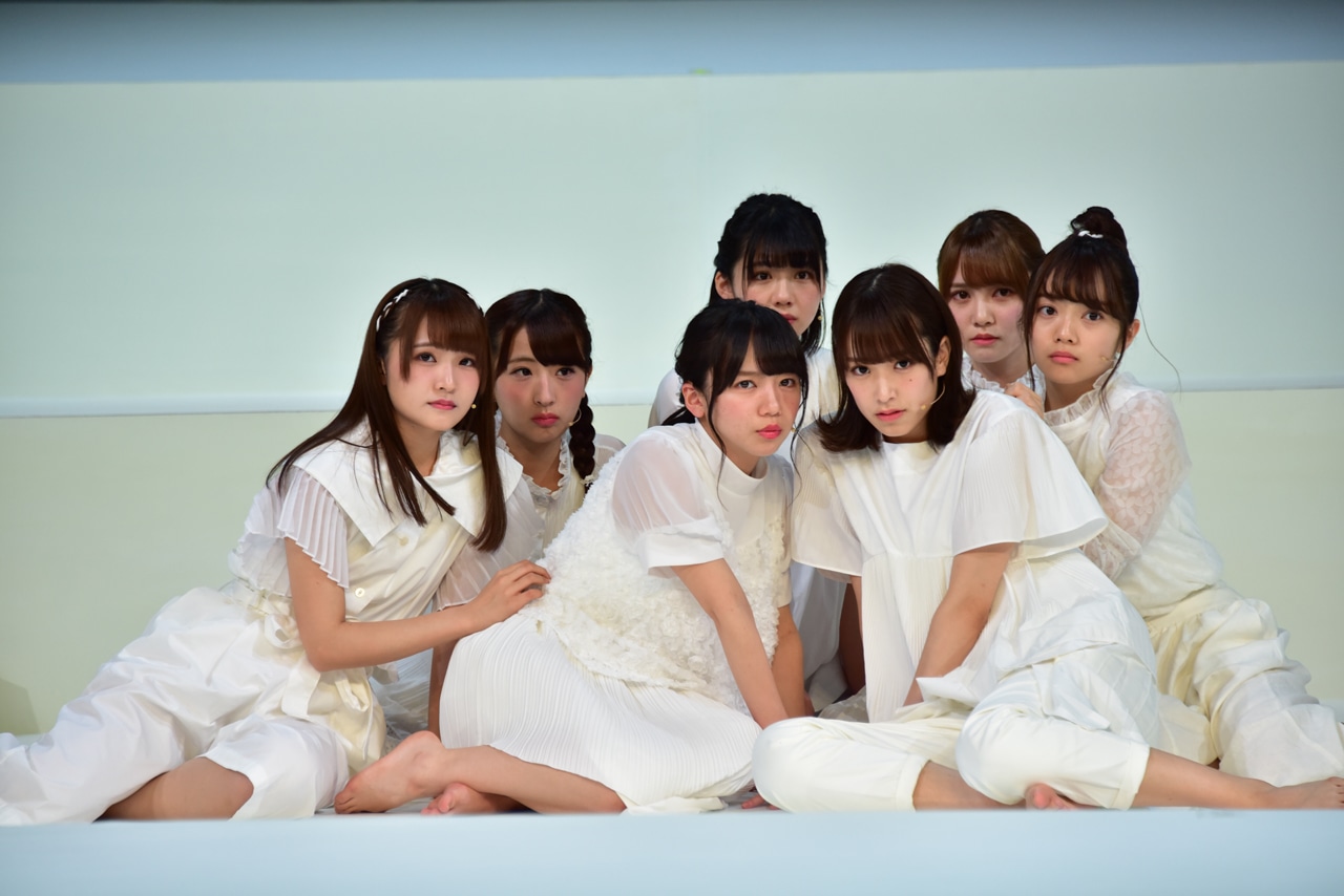 けやき坂46チームハーモニカによる「あゆみ」のワンシーン。