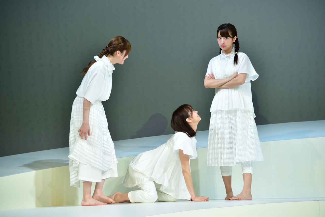 けやき坂46チームハーモニカによる「あゆみ」のワンシーン。