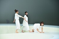 けやき坂46チームハーモニカによる「あゆみ」のワンシーン。
