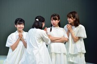 けやき坂46チームハーモニカによる「あゆみ」のワンシーン。