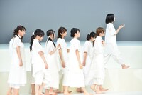 けやき坂46チームハーモニカによる「あゆみ」のワンシーン。