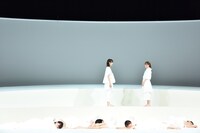 けやき坂46チームハーモニカによる「あゆみ」のワンシーン。